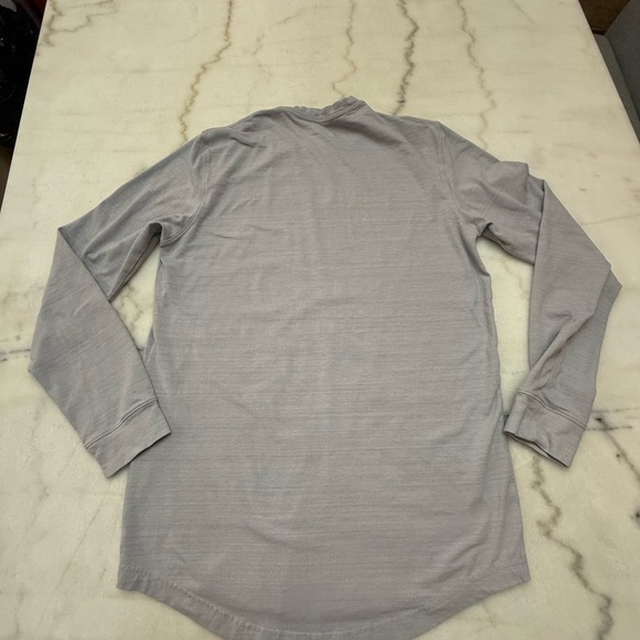Under Armour Men's Light Gray Long Sleeve Tee - Picture 2 of 3
